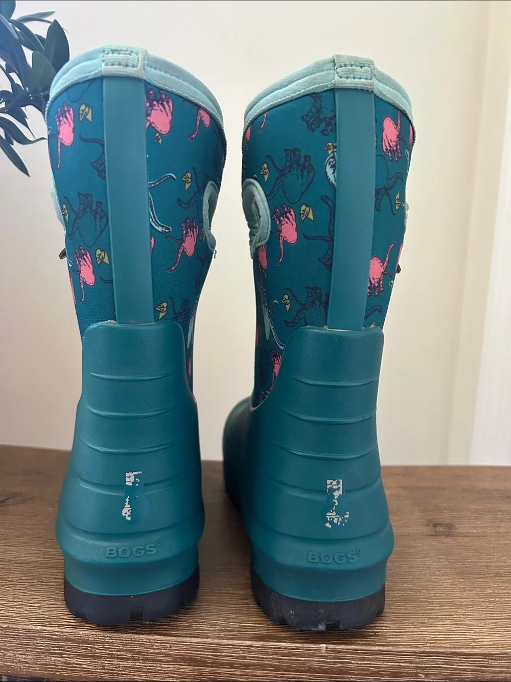 Bogs Teal Snow and Rain Boots with Dino Print youth size 5/ EURO 38 waterproof